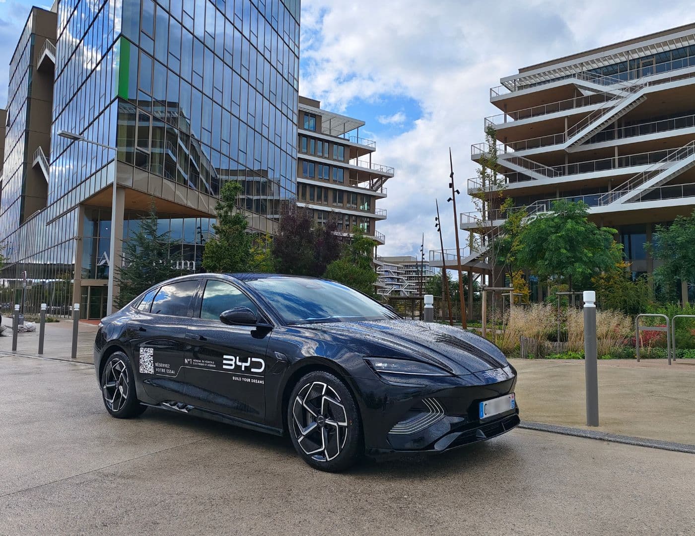 Campagne publicitaire BYD - Paris · La Défense